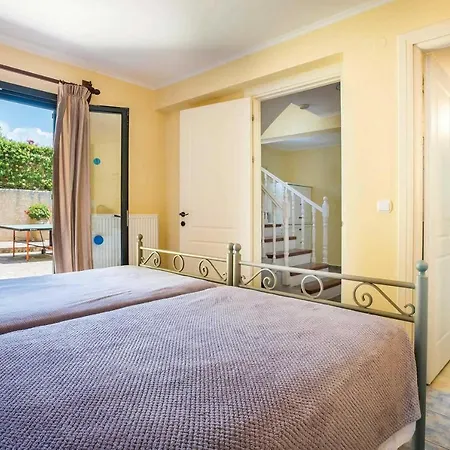 Vila Dionysus *